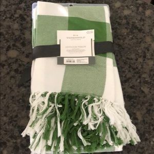 Outdoor throw threshold